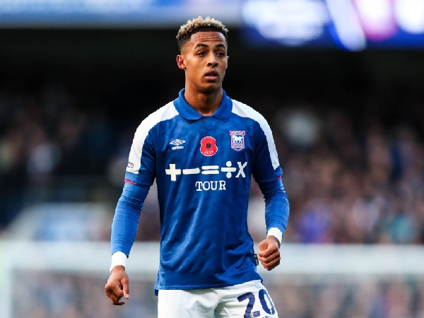Chelsea sedang meminjamkan Omari Hutchinson ke Ipswich Town