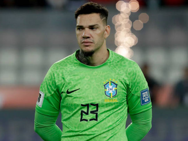 Cedera Kaki Membuat Ederson Absen Dari Skuat Tim Nasional Brasil