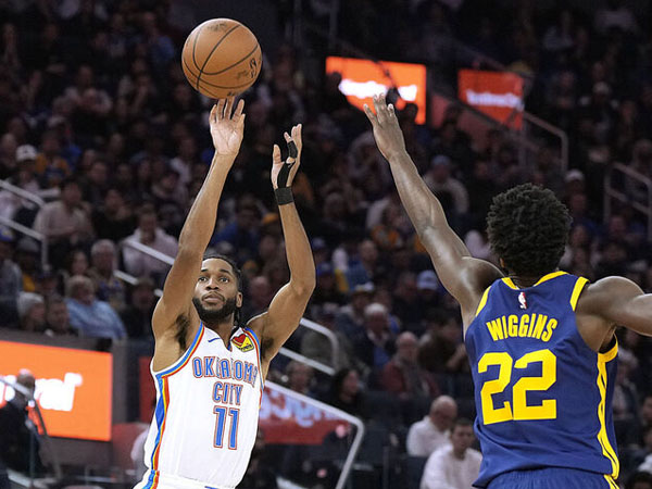Isaiah Joe Ikiri) mencetak 23 poin, melesakkan seluruh tujuh tembakan tiga angkanya saat Oklahoma City Thunder mengalahkan Golden State Warriors 128-109. (Foto: Reuters)