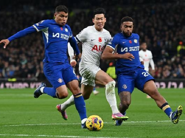 Thiago Silva merupakan pemain paling senior di Chelsea