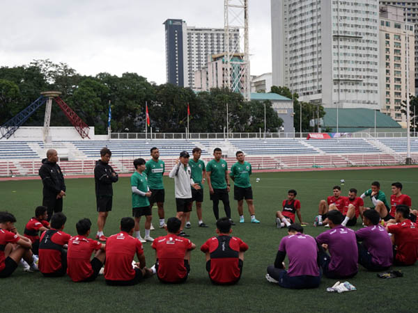 Latihan timnas Indonesia di Filipina
