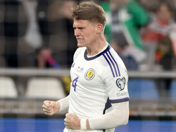 Erik ten Hag Diminta Belajar Cara Mainkan Scott McTominay Dari Steve Clarke