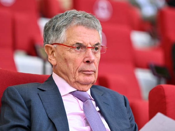 David Dein menanggapi pengurangan poin Everton