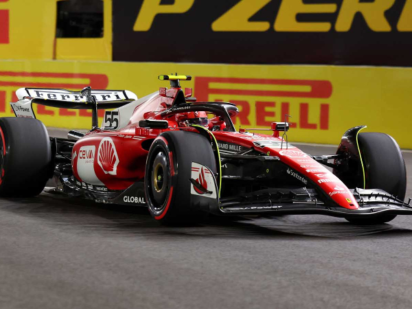 Pebalap Ferrari Carlos Sainz