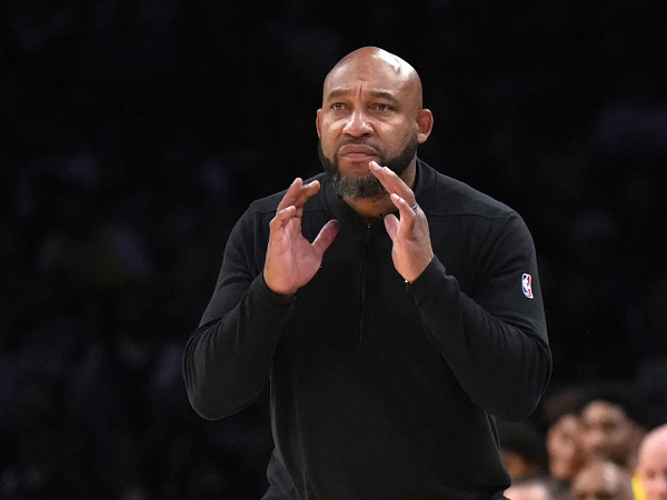 Darvin Ham jelaskan keputusannya tak ambil timeout di momen krusial versus Dallas Mavericks.