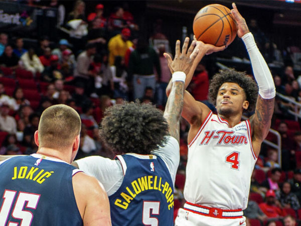 Jalen Green (kanan) mencetak 25 poin saat tuan rumah Houston Rockets mengalahkan Denver Nuggets 105-86. (Foto: Reuters)