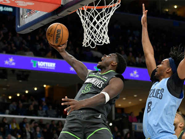 Anthony Edwards (kiri) mencetak 24 poin saat Minnesota Timberwolves mengalahkan Memphis Grizzlies 119-97. (Foto: AP)