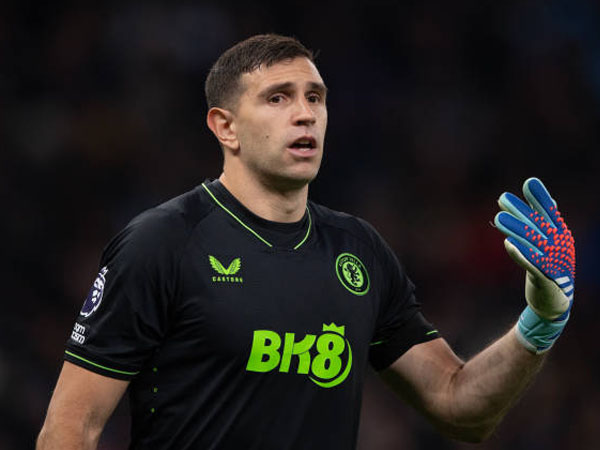 Emiliano Martinez Mainkan Peran Kunci Dalam Kesuksesan Aston Villa