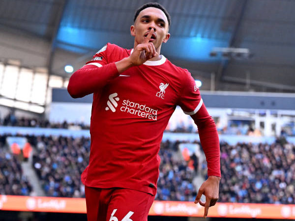 Solid Lawan Man City, Trent Alexander-Arnold Samai Catatan Steven Gerrard