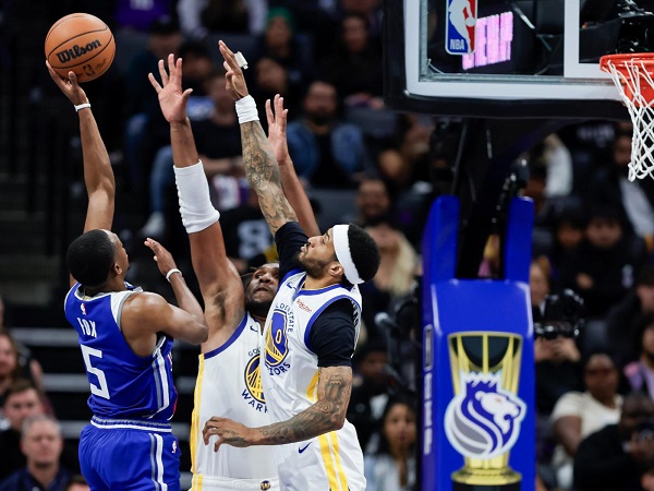 De'Aaron Fox lega bisa bantu Kings menangi laga krusial versus Warriors.