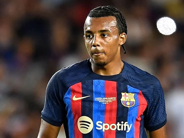 Kounde Mengaku Senang Barcelona Tembus Babak 16 Besar