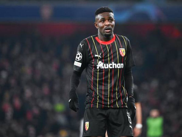 Aston Villa Targetkan Salis Abdul Samed Sebagai Penerus Douglas Luiz