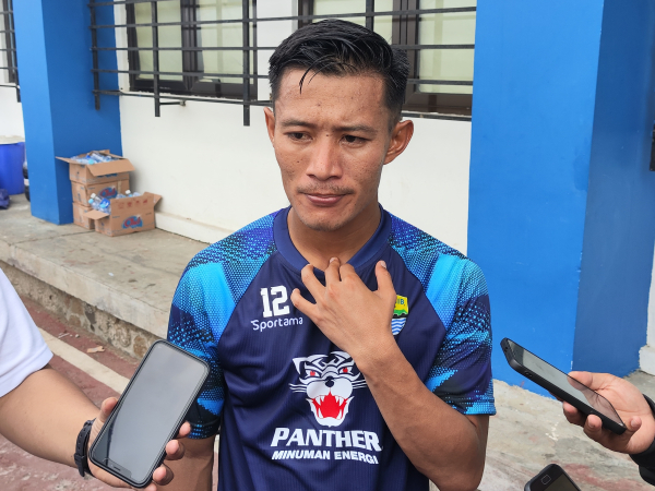 Henhen Herdiana ketika diwawancara