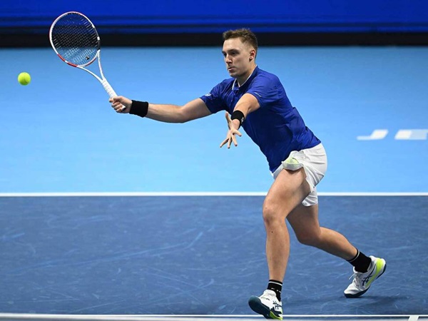 Lumpuhkan Luca Van Assche, Hamad Medjedovic Puncaki Grup Merah Di Jeddah