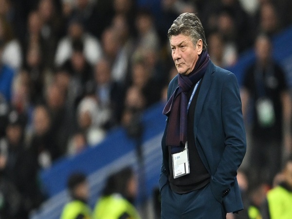 Walter Mazzarri menyebut Napoli seharusnya bisa mengandaskan Real Madrid ketika tumbang 2-4 di matchday kelima Liga Champions dini hari tadi (30/11) / via Getty Images