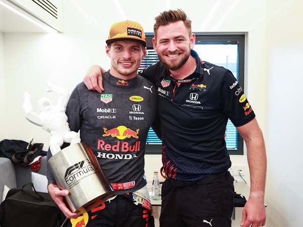 Max Verstappen, Bradley Scanes
