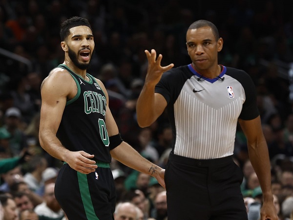 Jayson Tatum heran dengan keputusan wasit yang memberinya ejection.