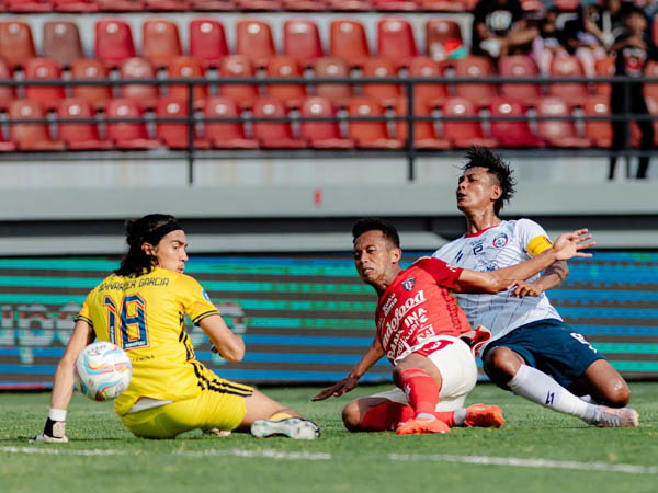 Laga Bali United kontra Arema FC