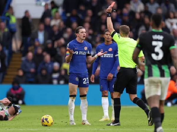 Gelandang Chelsea, Conor Gallagher, menerima dua kartu kuning melawan Brighton