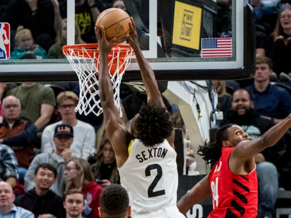 Collin Sexton mencetak 25 poin saat Utah Jazz mengalahkan Portland Trail Blazers 118-113 dalam overtime. (Foto: AP)
