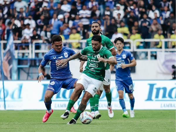 Gelandang PSS Sleman, Jonathan Bustos di laga kontra PSIS Semarang