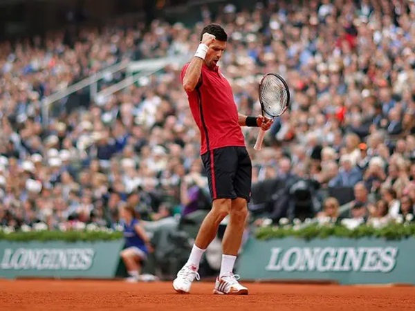 Raket Novak Djokovic Yang Bersejarah Ini Terjual Dengan Harga Fantastik