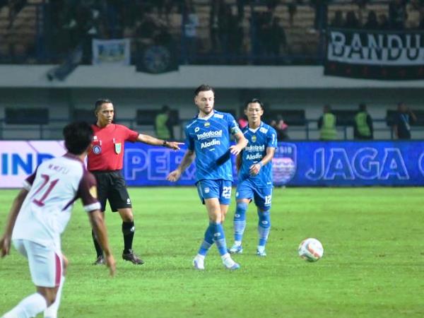 Gelandang Persib, Marc Klok