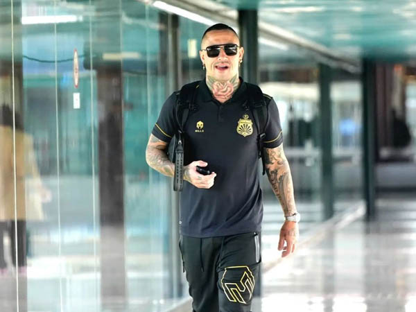 Radja Nainggolan resmi diperkenalkan sebagai pemain anyar Bhayangkara FC