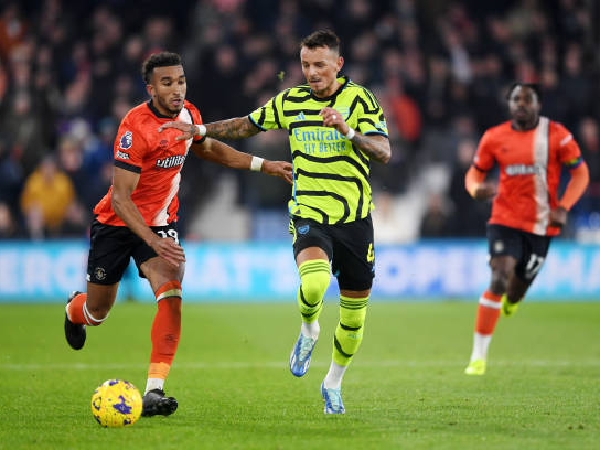 Ben White membantu Arsenal menaklukkan Luton Town 4-3