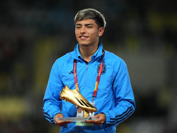 Bersinar di Piala Dunia U17, Chelsea dan Man City Berebut Trio Argentina