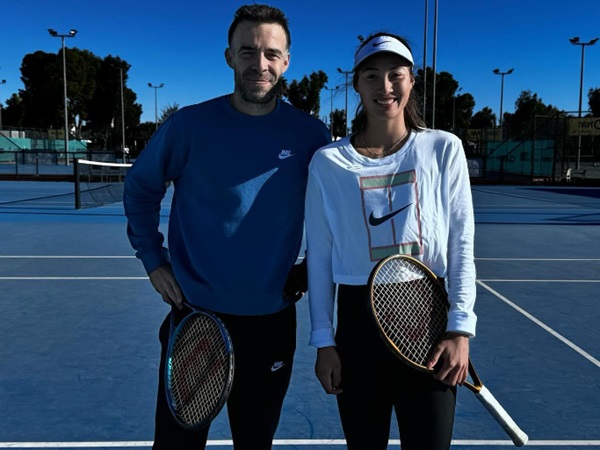 Pelatih Langgar Kontrak, Zheng Qinwen Reuni Dengan Pelatih Ini