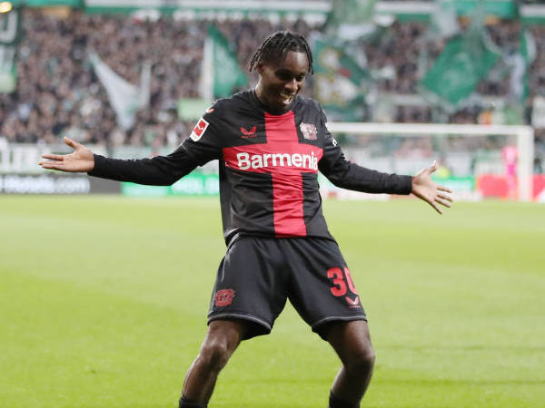 Perwakilan Arsenal dan Liverpool Pantau Langsung Aksi Jeremie Frimpong