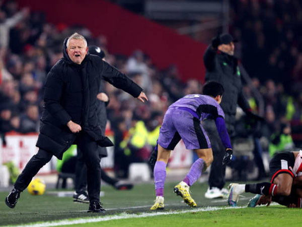 Chris Wilder Nilai Dua Keputusan Buruk Wasit Sangat Untungkan Liverpool