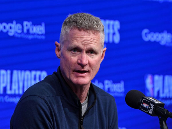 Pelatih Golden State Warriors Steve Kerr menggunakan sembilan susunan pemain inti yang berbeda musim ini, terbanyak kedua di NBA. (Foto: Hoops)