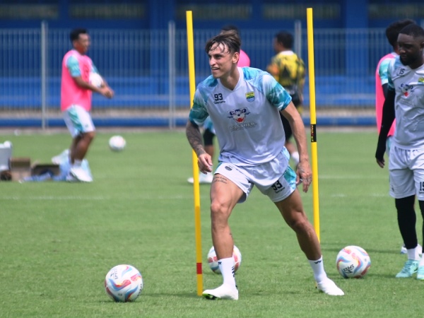 Stefano Beltrame ketika berlatih bersama Persib