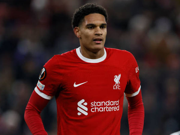 Virgil van Dijk Puji Perkembangan Bek Muda Liverpool, Jarell Quansah