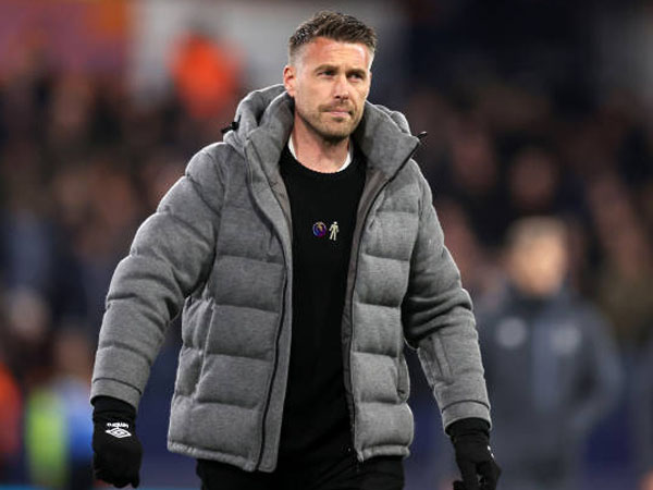 Rob Edwards Tidak Terlalu Pikirkan Penampilan Terkini Manchester City