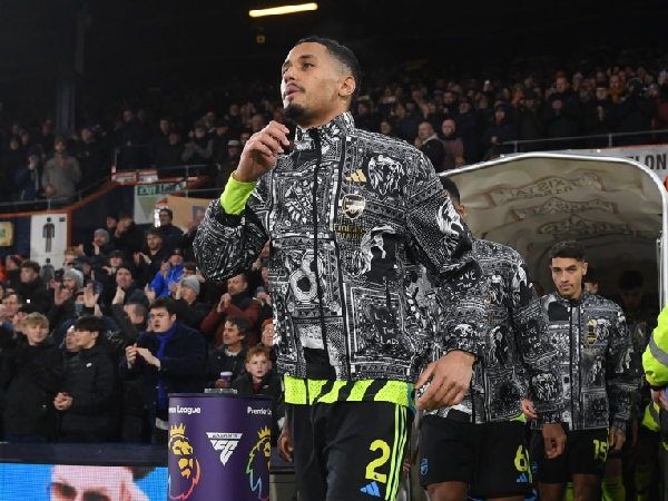 Bek Arsenal, William Saliba