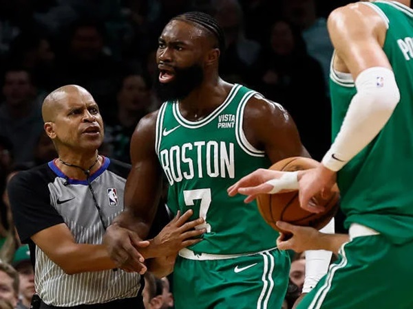 Jaylen Brown Pertanyakan Keputusan Wasit yang Mengusirnya