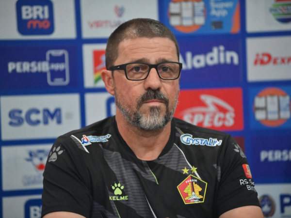 Pelatih Persik, Marcelo Rospide dalam jumpa pers jelang laga.