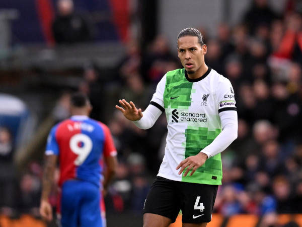 Roy Hodgson Tuduh Virgil van Dijk 'Jebak' Pemain Crystal Palace