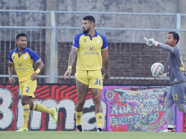 Pemain asing Barito Putera, Renan Alves menerima kartu merahdi laga kontra Madura United