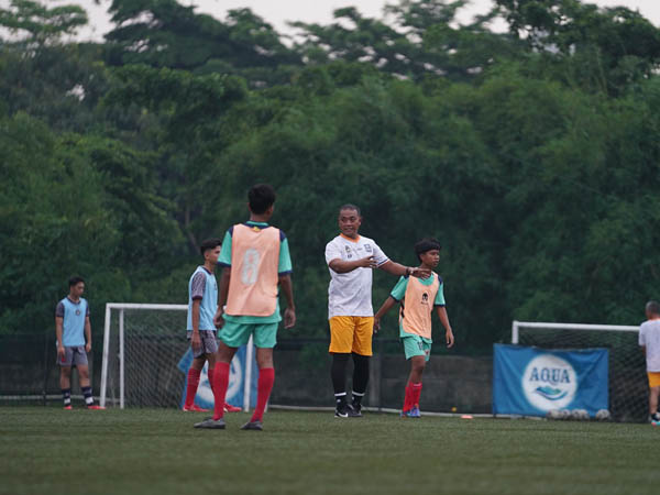 Asisten pelatih PSIS Semarang, Eko Purdjianto lanjutkan  program kursus kepelatihan AFC Pro Diploma