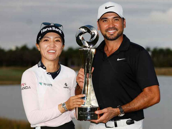 Lydia Ko dan Jason Day memegang trofi Grant Thornton Invitational. (Foto: ESPN)