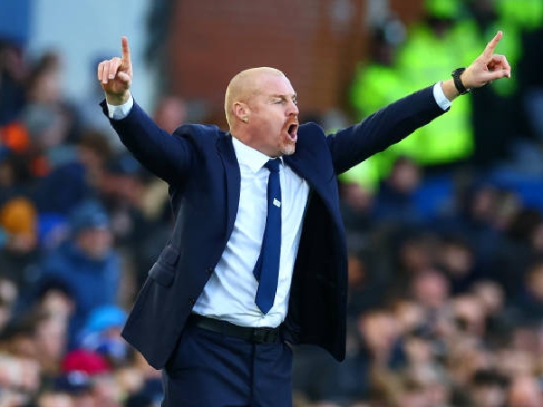 Sean Dyche membimbing kemenangan Everton atas Chelsea