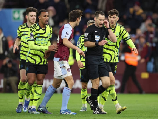 Wasit Laga Aston Villa vs Arsenal Ternyata Seorang Penggemar Liverpool