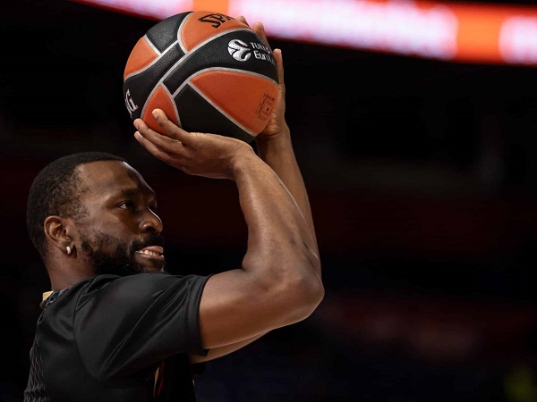 Kemba Walker senang bisa timba ilmu di Benua Eropa.