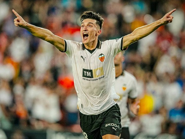 Gelandang Valencia Mengaku Puas Tahan Barcelona