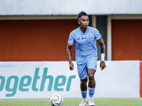 Pemain bertahan Rans Nusantara FC, Dallen Doke