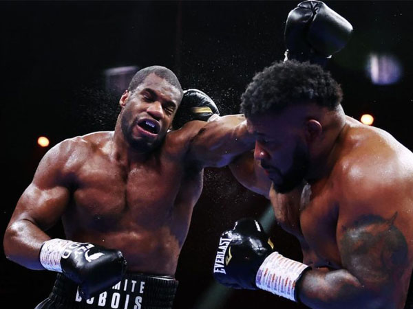 Daniel Dubois (kiri) vs Jarrell Miller. (Foto: Ring TV)